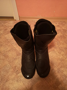 Dainese motosaapad nr. 44 (1 foto / 5)