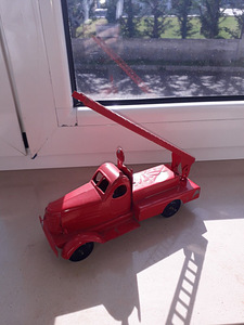 2 x plekist mänguauto veoauto (1 foto / 6)