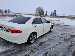 Honda Accord (2 foto / 4)