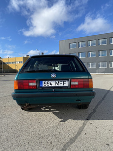 BMW E30 318i Touring Design Edition (2 foto / 8)