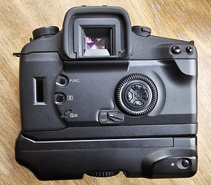 Kaamera Canon EOS 33v ja püstpiltide käepide Canon BP-300 (3 foto / 5)