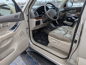 Toyota Land Cruiser (10 foto / 12)