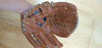 Бейсбольная перчатка Wilson