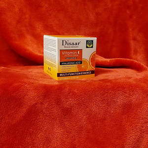 Valgendav kreem C-vitamiiniga (3 foto / 5)