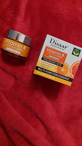 Valgendav kreem C-vitamiiniga (4 foto / 5)