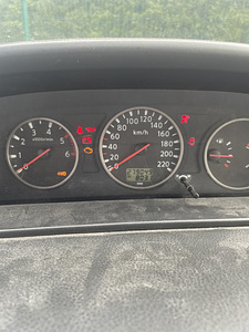 Nissan X-Trail (3 foto / 4)