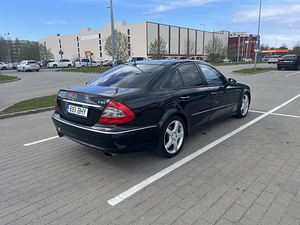 Mercedes-Benz E 320 Avangarde 3.0 V6 165kW (5 foto / 14)