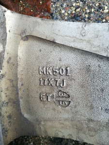 Продаются зимние шины 16" и 17", также есть с литыми дисками (8 фото из 8)
