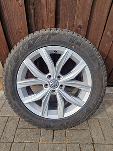 Volkswagen Tiguan (8 фото из 10)