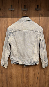 UUEVÄÄRNE TEKSATAGI LEVI'S - L (3 foto / 4)