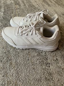 Кроссовки Adidas (1 фото из 5)