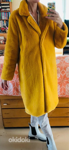 Новое светлое желтое пальто размера L (фото #1)