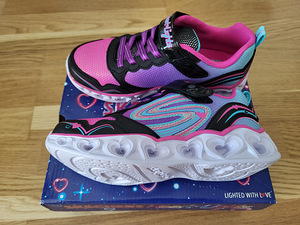 Sketchers vilkuvad tossud s.34 (2 foto / 3)