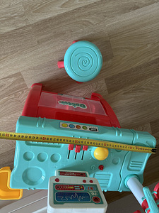 Laste arsti töölaud (7 foto / 7)