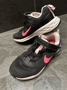 Nike tossud s.33 (2 foto / 3)