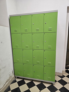 Metallkapp, hoiukapp, koolikapp (1 foto / 2)