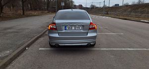 Volvo S80 2,4 D5 4WD (3 foto / 14)