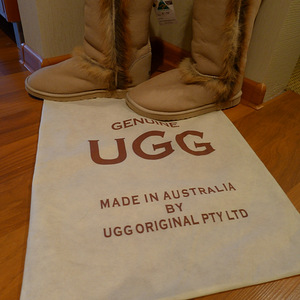 Женские сапоги UGG (1 фото из 5)
