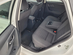 Autorent TOYOTA AURIS HÜBRIID (automaat käigukastiga) 2015 (4 foto / 5)