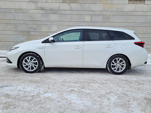 Autorent TOYOTA AURIS HÜBRIID (automaat käigukastiga) 2015 (2 foto / 5)