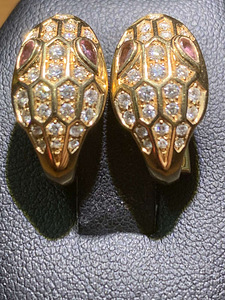 Serpenti Seduttori earrings in rose gold with rubellite eyes