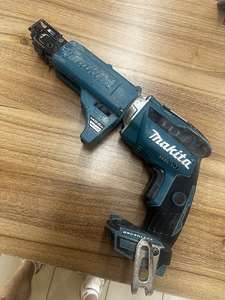 Akukruvikeeraja Makita DFS452ZJX3 - aku ja laadijata (3 foto / 4)