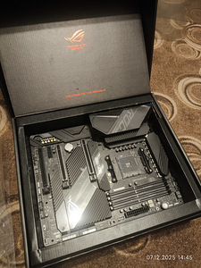 ASUS ROG Crosshair VIII Dark Hero AMD X570 (AM4)+ 7 5800X3D (3 foto / 6)