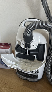Miele пылесос (2 фото из 5)