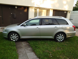 Toyota avensis (5 foto / 9)