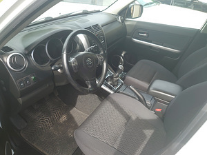 Suzuki Grand Vitara II (7 foto / 10)