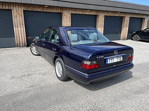 Mercedes E200 1995 автомат 100т км (2 фото из 13)