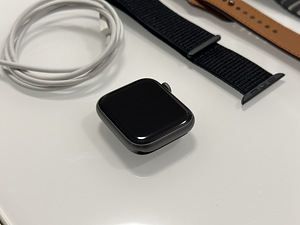 Apple Watch Series 4 GPS 44mm Space Gray, battery 90% (2 foto / 5)