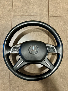 Mercedes steering wheel. (1 foto / 2)