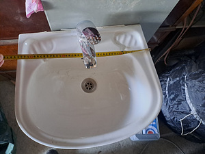 Vannitoa kraanikauss koos jala ja segistiga. (2 foto / 4)