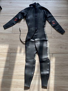 Гидрокостюм XS (4 фото из 4)