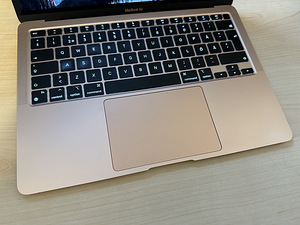 MacBook Air M1 2020 8GB 256GB (2 foto / 3)