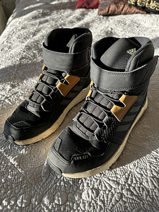 Laste Adidas Terrex poolsaapad (1 foto / 4)