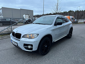 BMW X6 xDrive50i Individual FL Shadowline 4.4 V8 300kW (1 foto / 15)