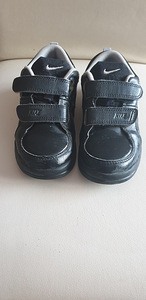 Детские кроссовки Nike (1 фото из 4)
