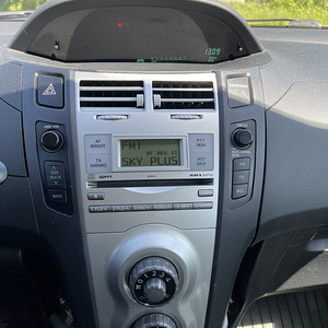 Продам Тойота Ярис 2007 1.3 64Kw (7 фото из 10)