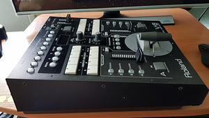 Audio-video mixer ROLAND V-8 (2 foto / 4)