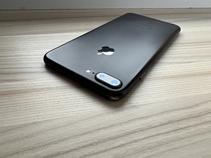 iPhone 7 Плюс 128 ГБ (1 фото из 3)