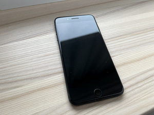iPhone 7 Плюс 128 ГБ (2 фото из 3)