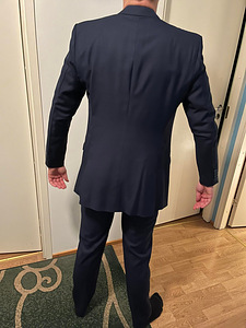 Tumesinine ülikond (3 foto / 3)