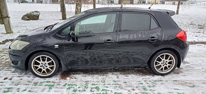 Toyota Auris (8 фото из 15)
