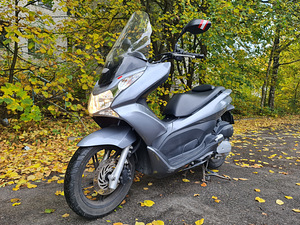 Honda PCX 125cc (2 фото из 10)