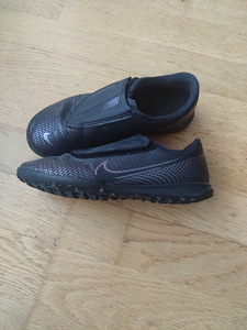 Nike Jalgpalli jalanõud EUR 31 ja 32 (2 foto / 4)