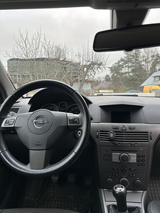 Opel Astra GTC (9 foto / 10)