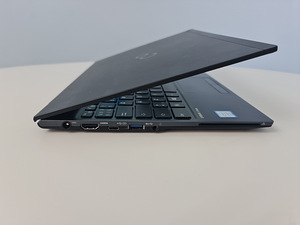 Fujitsu LifeBook U938 (<1kg, intel i5-8250, 20RAM, 256SSD) (3 foto / 9)