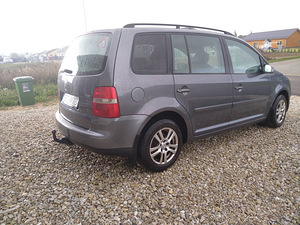 Volkswagen Touran (2 foto / 10)